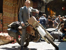 Christopher Nolan en conversaciones para dirigir James Bond 24